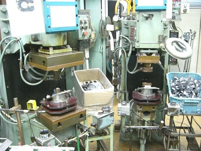 組立ライン(プロジェクション溶接機)