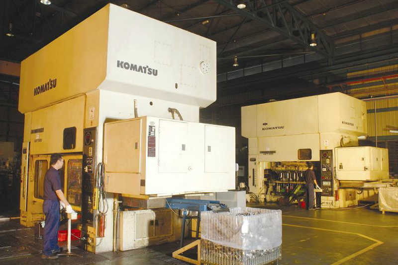 KOMATSU 300t トランスファープレス